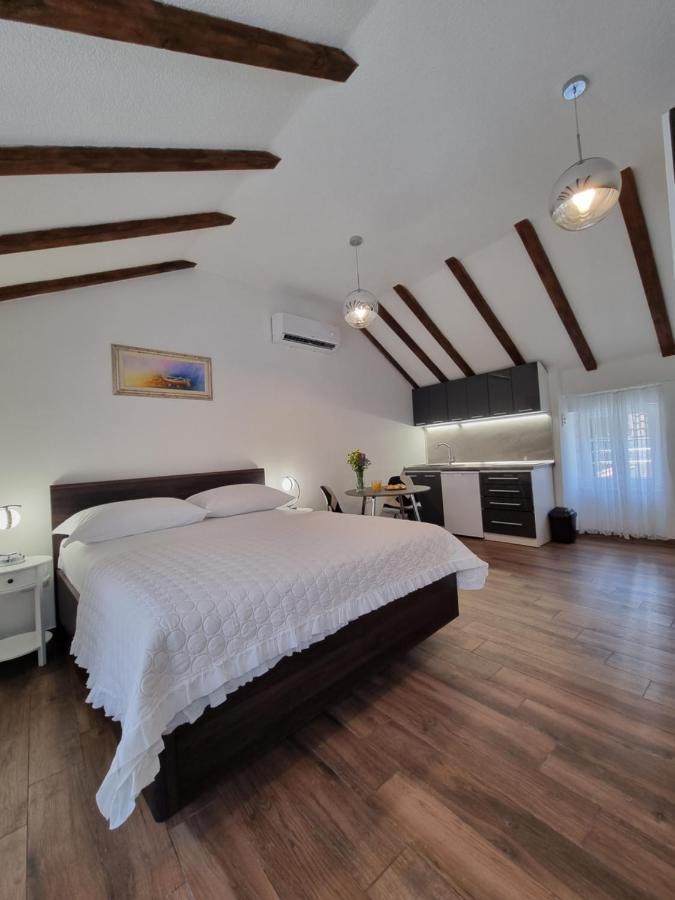 Studio Apartment Rosalie Split Exterior photo