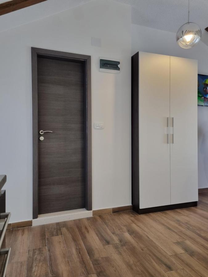 Studio Apartment Rosalie Split Exterior photo